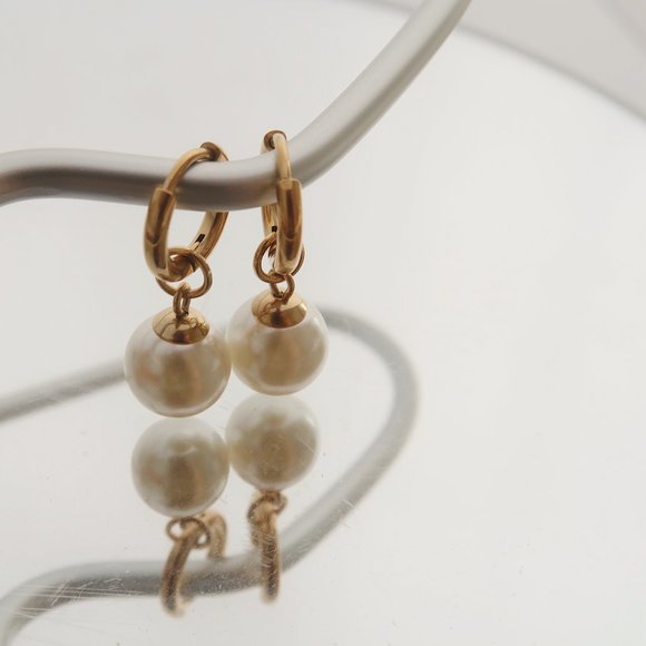 NEW 18K Gold Plated Round Pearl Drop Huggie Round Hoop Earrings - Picture 3 of 9